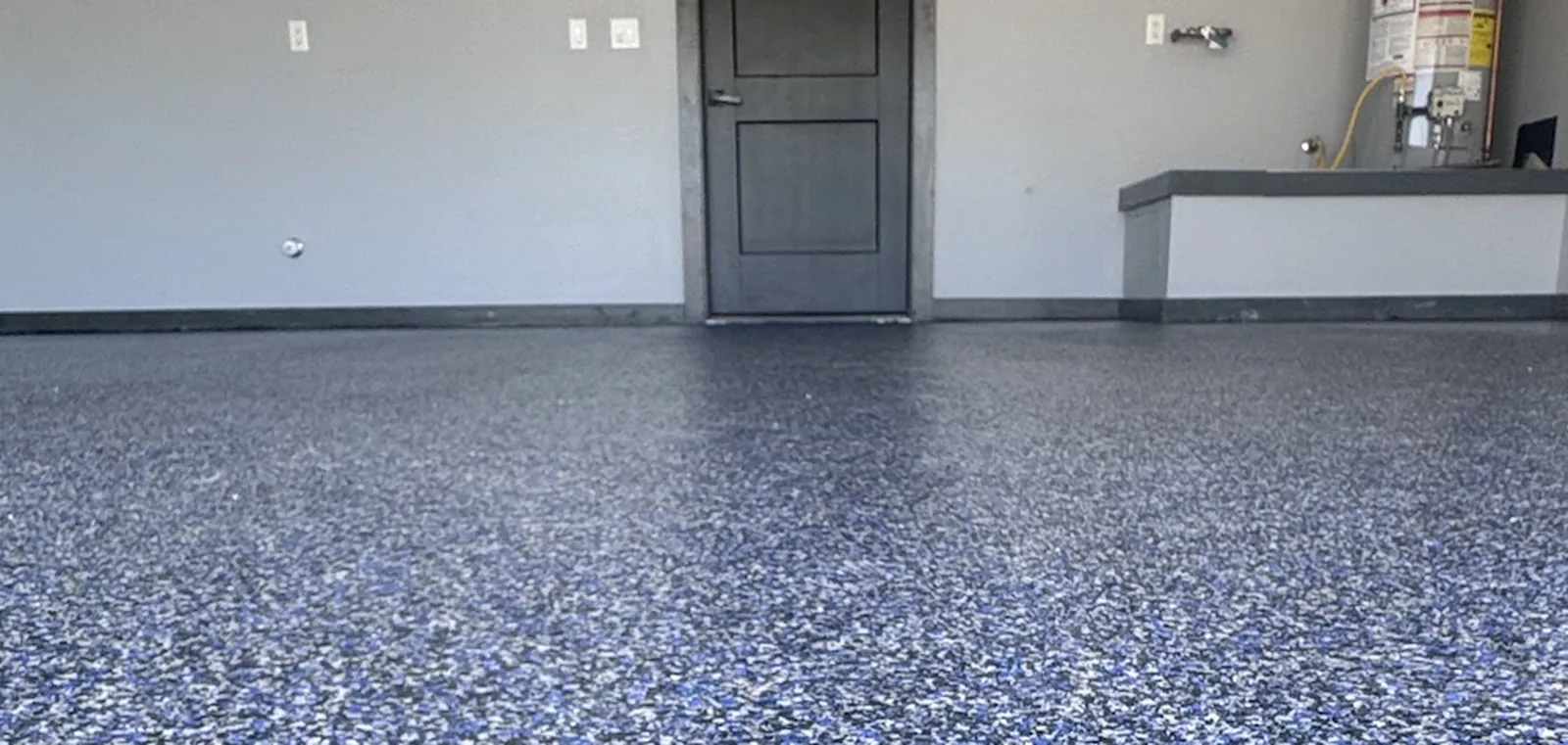 The same garage with a blue Flakes 4X floor by Capepoxy